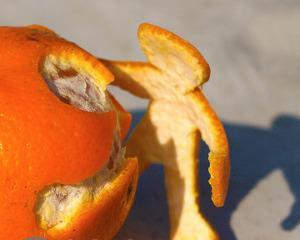 Как удалить пятно от апельсина?
